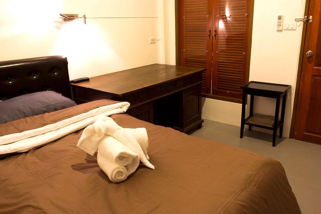 Barefeet Naturist Resort (Adults Only) Банкок Екстериор снимка