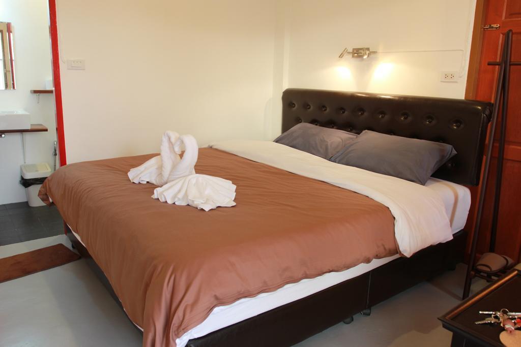 Barefeet Naturist Resort (Adults Only) Банкок Екстериор снимка
