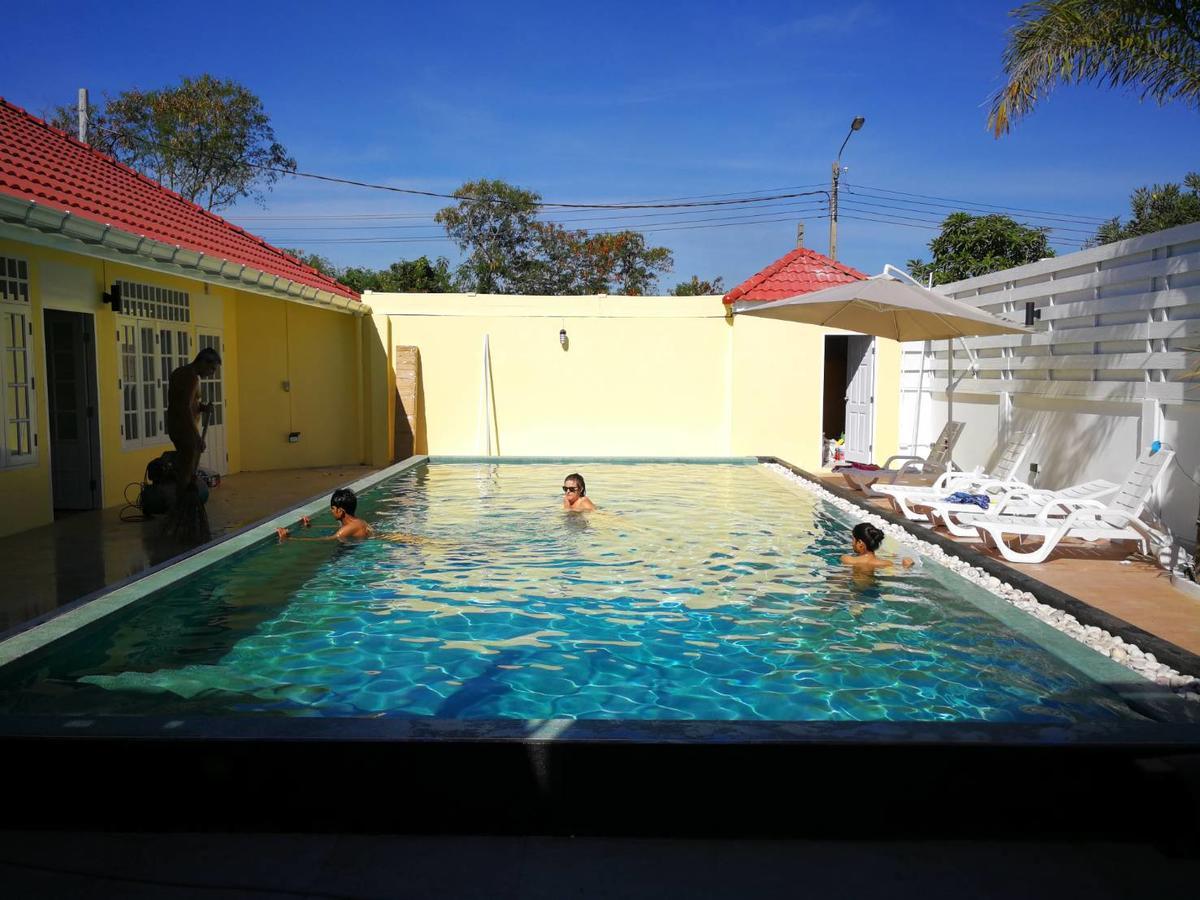 Barefeet Naturist Resort (Adults Only) Банкок Екстериор снимка