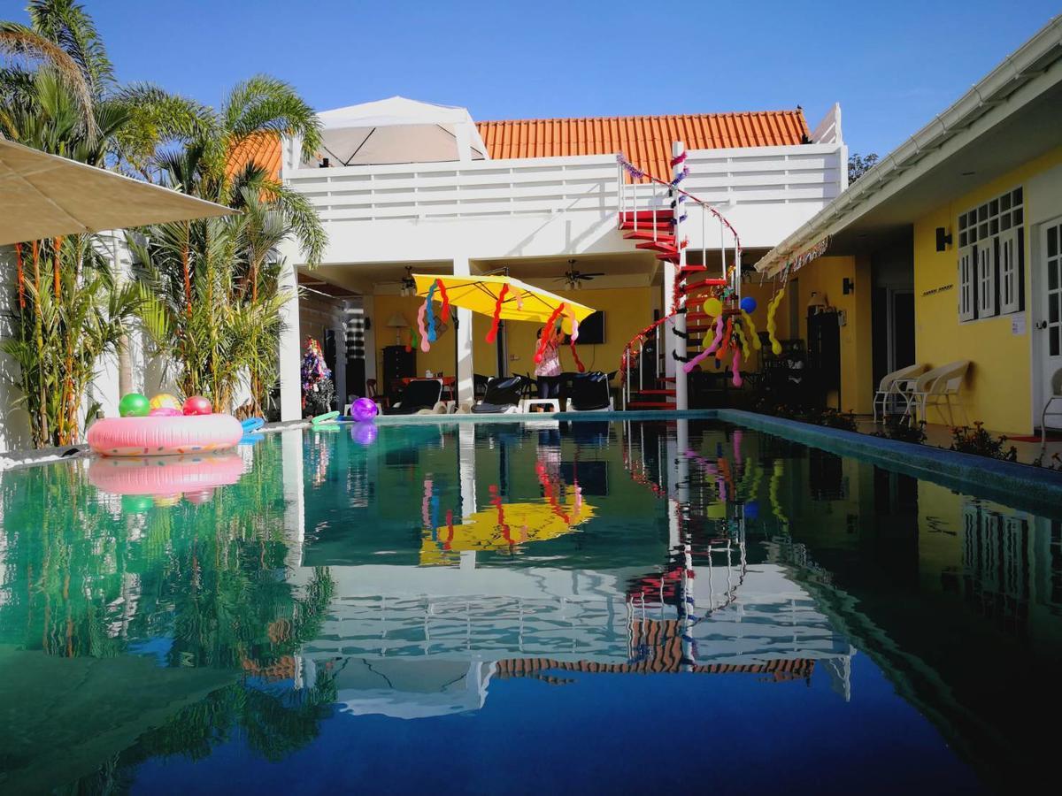 Barefeet Naturist Resort (Adults Only) Банкок Екстериор снимка